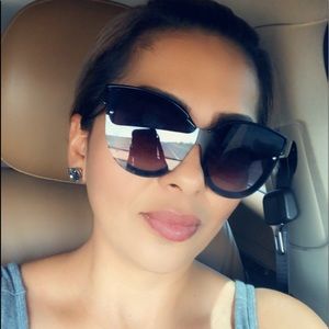 Meet your Posher, Alma